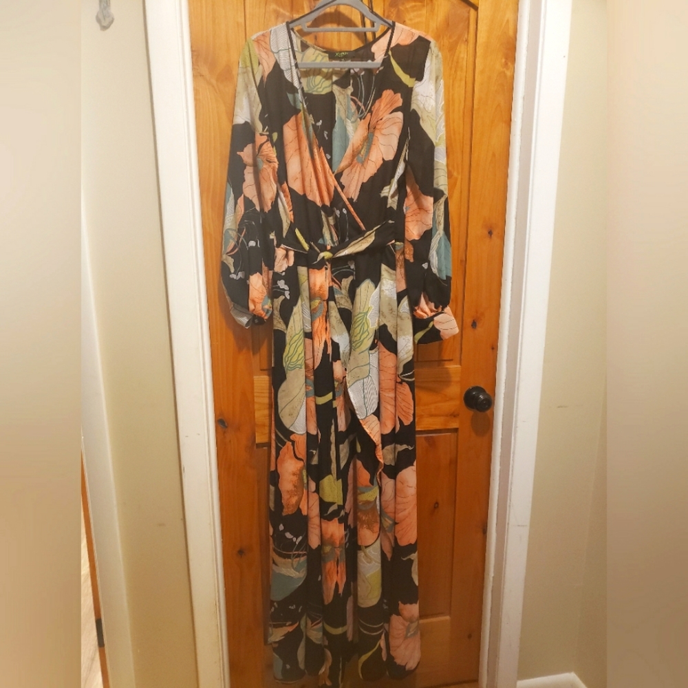 NWOT Xtaren Floral maxi dress